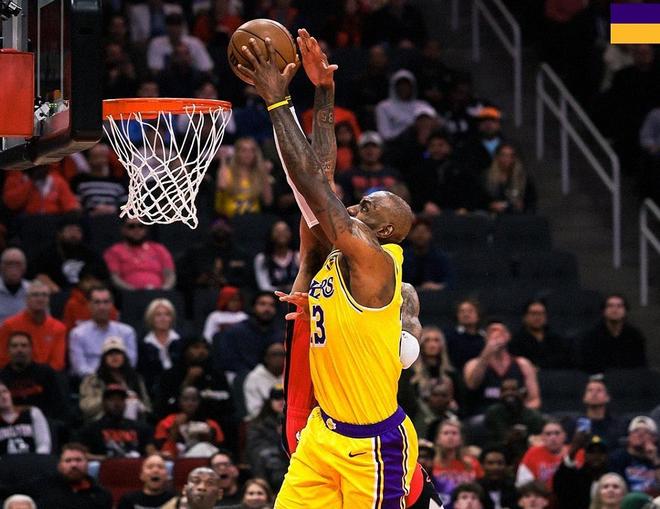 湖人逆转火箭杜兰特失误成主因