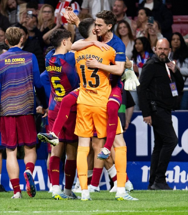 巴萨换酒店迎转机战绩回升 三明治费用引争议