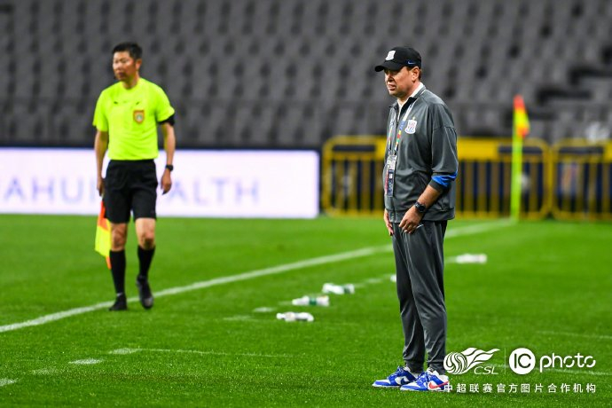 申花主帅斯卢茨基：高压逼抢战术下逆转取胜